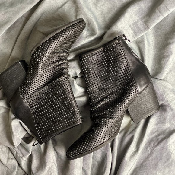 jeffrey campbell jenelle bootie